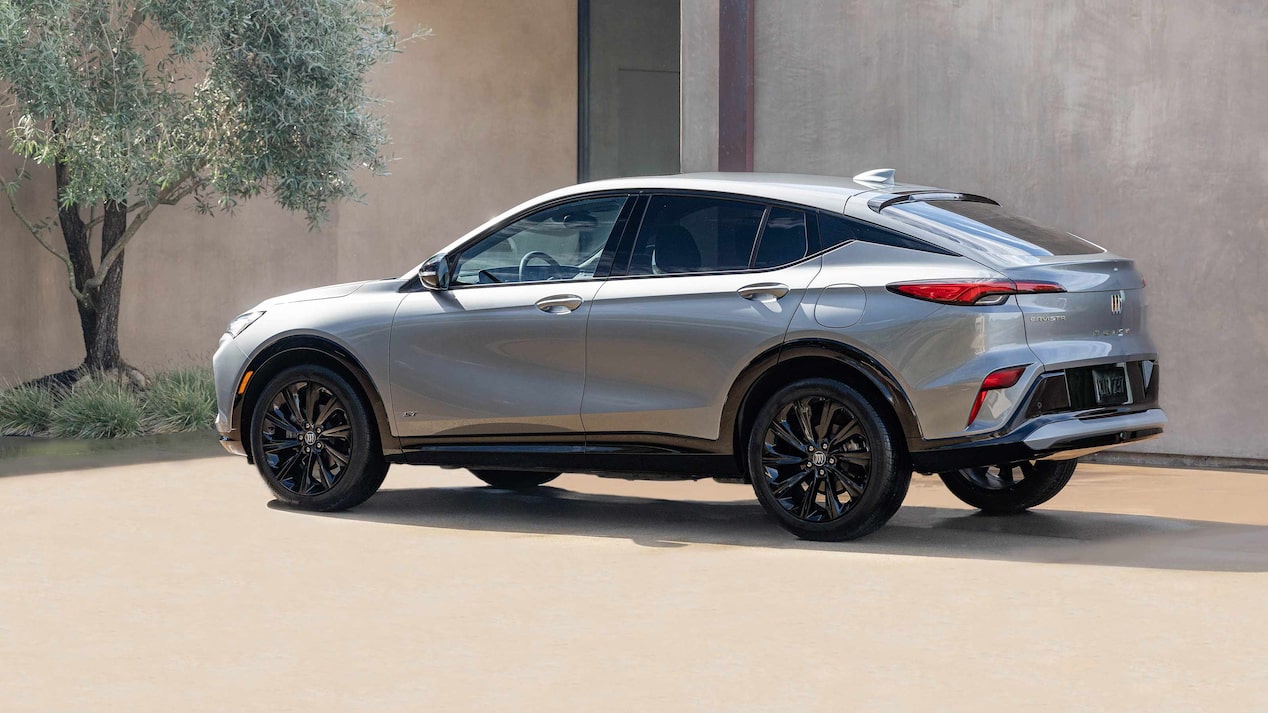 Left side view of the 2025 Buick Envista SUV.