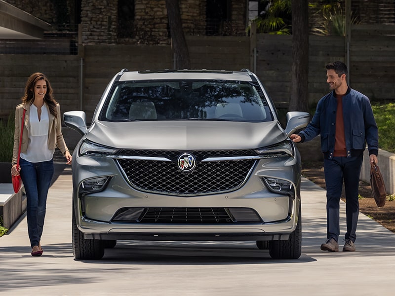 Vue avant du Buick Enclave Avenir 2024.