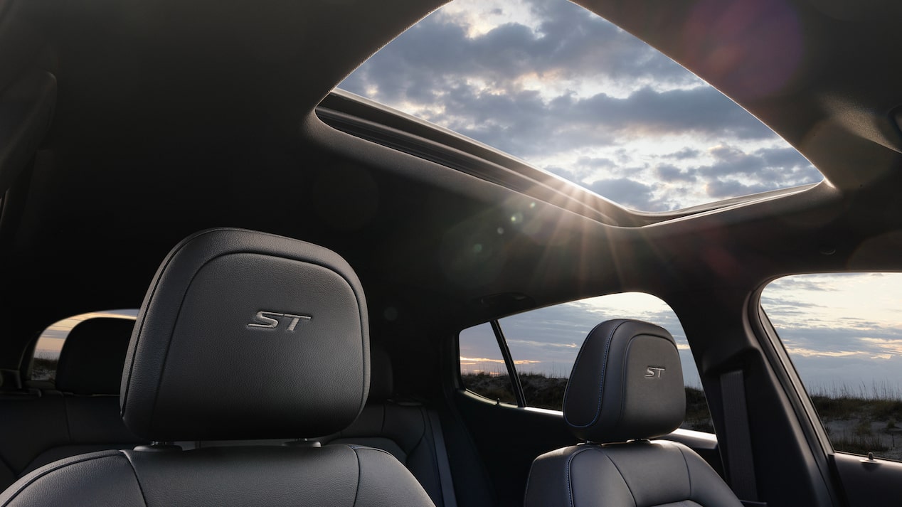 Interior sunroof of the 2024 Buick Envista ST.