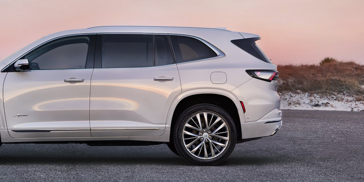 Vue latérale gauche du Buick Enclave Avenir 2025.