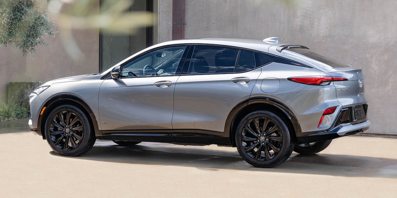 Left profile view of the 2025 Buick Envista Avenir. Aerial view of the 2025 Envista Avenir.